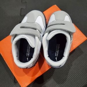 Nike Kids SMS Roadrunner 2 sz 6C